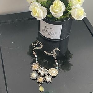 Necklace with flowers